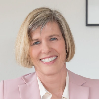 Stefanie Lowey v Seckendorff